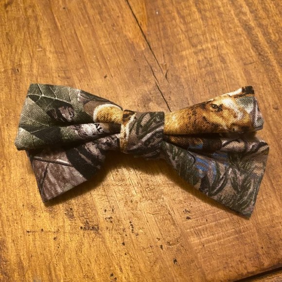 Kid's Camo Bowtie/Hairbow - Picture 1 of 3